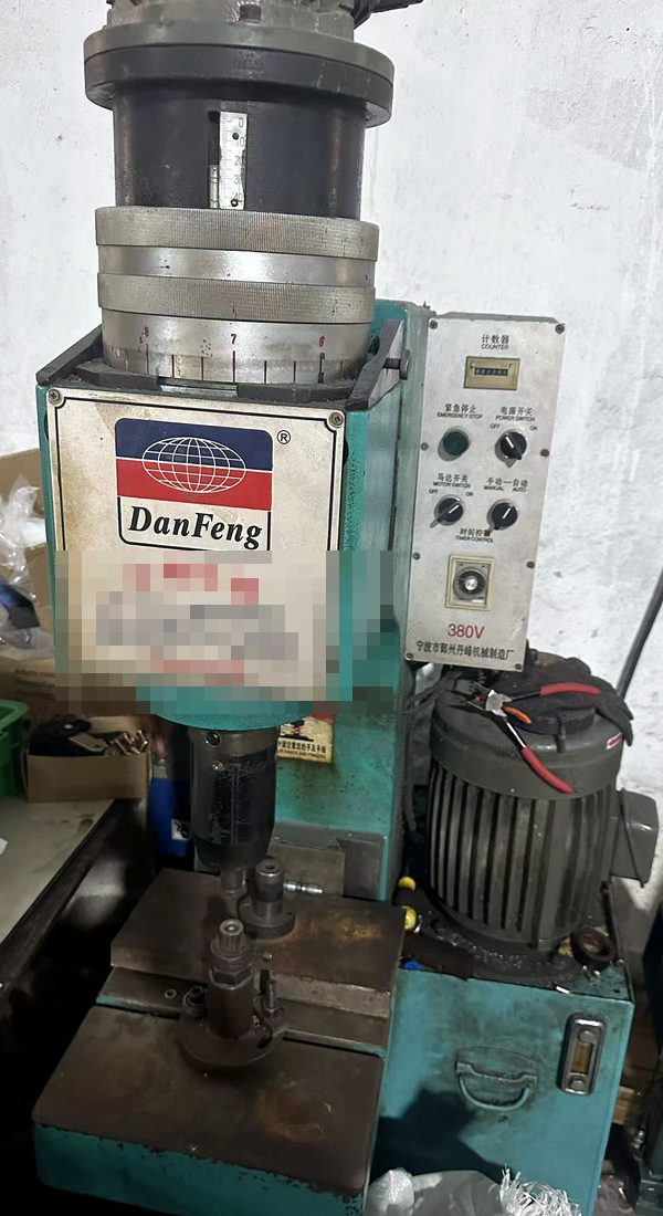 Hydraulic riveting equipment used within a coordinated partner production environment.
